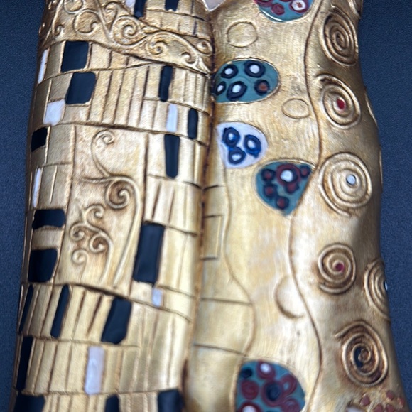Gold Gustav Klimt Inspired Decorative Sculpture “The Kiss” Iconic Masterpiece - Picture 3 of 12